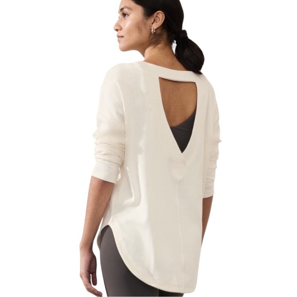 Athleta Presence Ribbed Cut Out Back Long Sleeve Sweatshirt in Magnolia White XS
